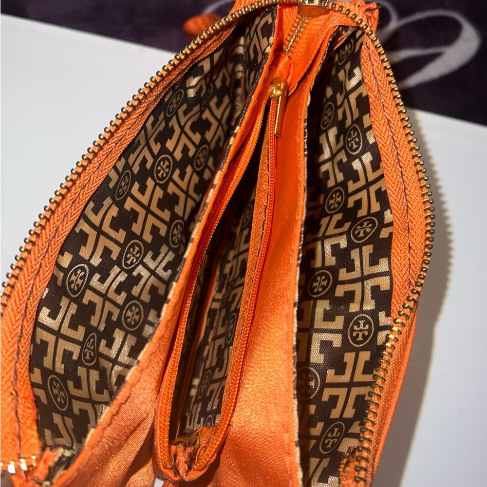 Tory Burch Orange Wallet with Gold Logo - Picture 2 of 2